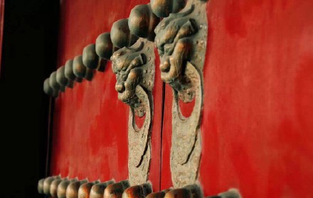 【中国· 门环】门环由底座和挂件两部分构成,底座称为"铺首","门铺"