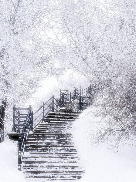 古风图片-汉服图片 【古风图片】青山原不老,为雪白头;绿水本无忧,因