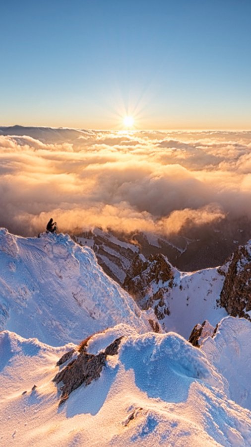 雪山云海日出美景