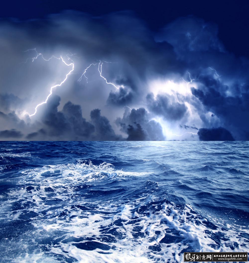 雷电交加风雨交加,龙卷风,大海波涛海面波浪风暴,浪花火闪电乌云密布