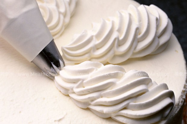 市面上的蛋糕店使用的淡奶油都是植脂奶油,含有大量反式脂肪酸.