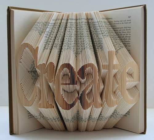 isaac salazar 的书籍造型艺术,有着"书雕"的立体美感,很用心地计算