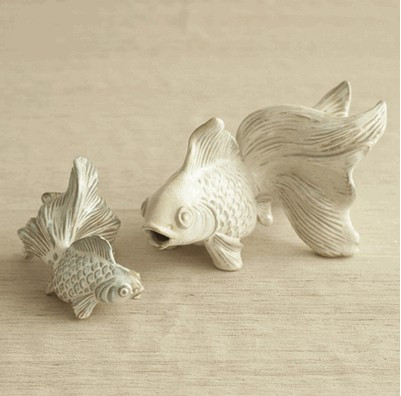 简单的奢华 金鱼戏水手工雕刻陶制摆设