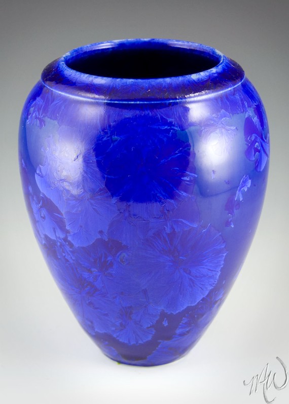 蓝色花瓶,结晶釉陶瓷:配上一束白色的花,梦游仙境.