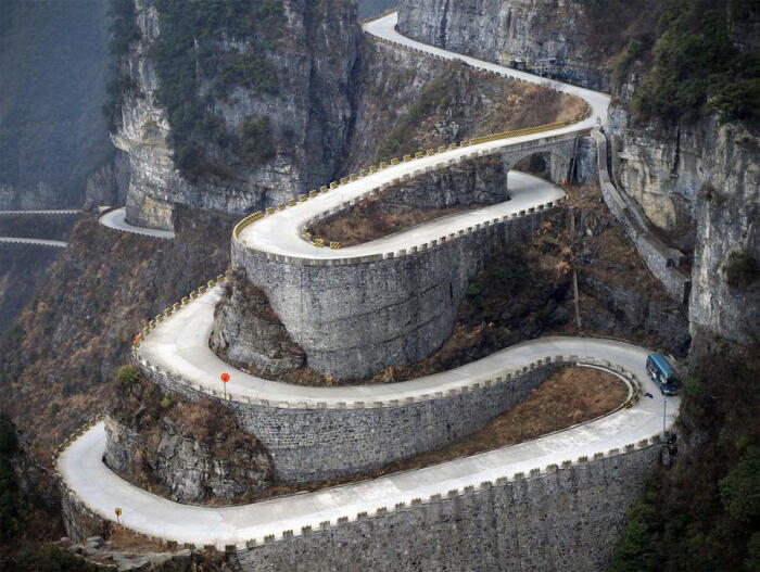 湖南张家界天门山盘山路