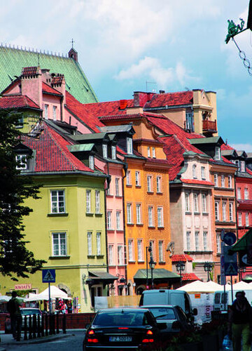 捷克街头这些彩色的房子,让人禁不住想象住在捷克的人们会不会也都是