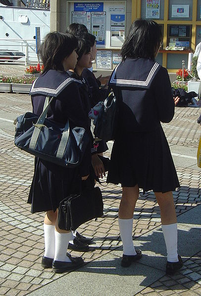 穿校服的日本女高中生.-堆糖,美好生活研究所