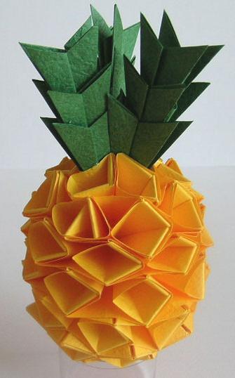 学完三角插的菠萝制作还应该学习一下折纸菠萝的制作,很有质感的折纸