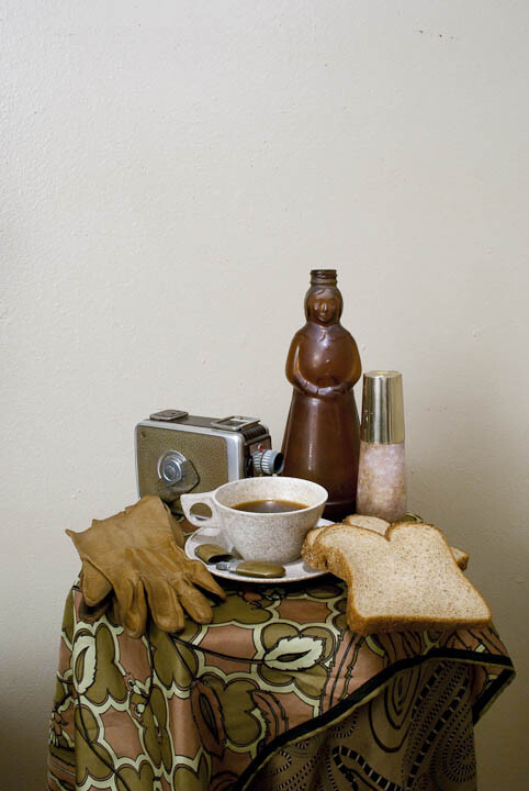 摄影师athena melton是个色彩的狂热分子,下面是她一组"单色"静物作品