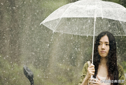 雨天,一个女孩,一把小伞.