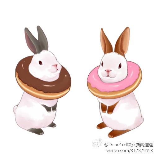 这两只小兔子肯定特别爱吃甜甜圈,到哪脖子上都要套个甜甜圈,饿了就能