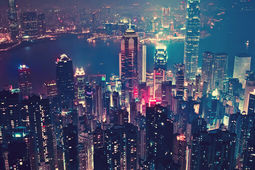 夜,那么美,也那么凄凉,在夜里看到了城市的繁华,而