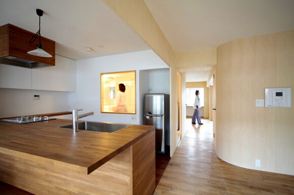 在日本设计师藤田雄介的改造下,似乎倾入了魔力般,让室内空间变得宽阔