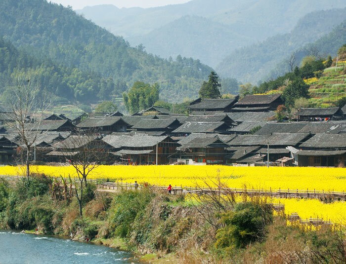 高椅古村位于湖南省会同县境内的巫水河畔.风景很好,山清水秀.