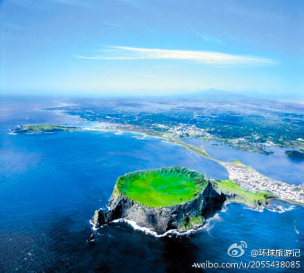 【韩国济州岛 城山日出峰】宛如绿色的超级大碗漂浮在海面上,它是世界