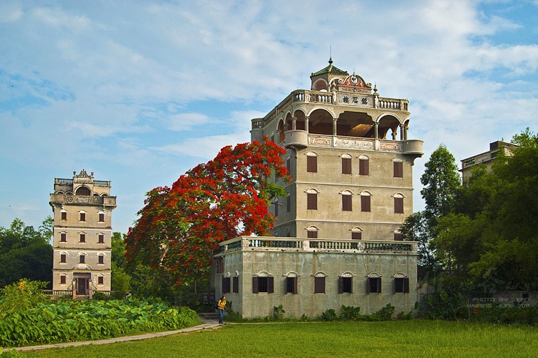 铭石楼位于开平市塘口镇自力村,东距开平市区12公里,建于1925年,楼高6