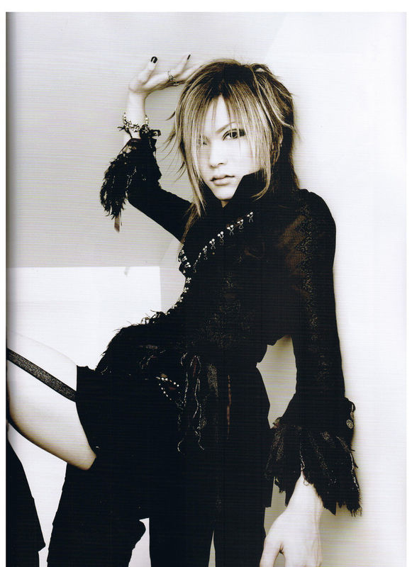 the gazette的吉他手丽(uruha,妖孽啊!