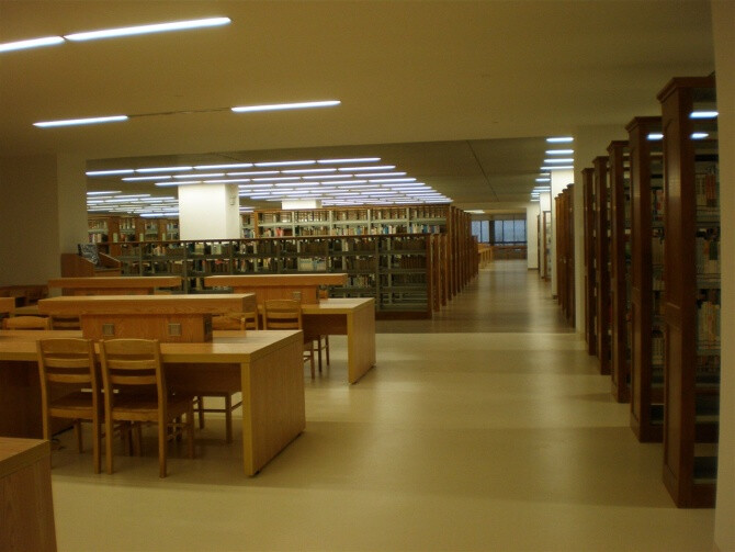 昆明理工大学--安静的图书馆