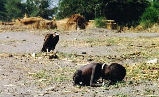 这张照片深刻反映了饥荒的残酷,令其迅速成为全世界关注的焦点.
