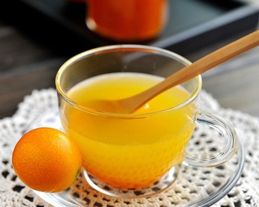 自制蜂蜜柑橘茶 材料:桔子干6个 柳橙1个 …-堆