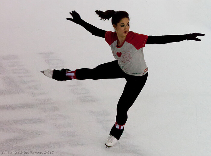 ice skating 滑冰运动; ice skates 冰鞋;ice skater 溜冰运动员;rink