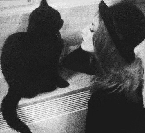 黑猫和女孩