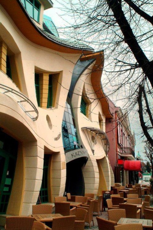 扭曲的建筑~波兰一处童话般的购物中心
