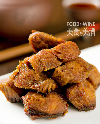 【上海熏鱼】本帮菜中一道著名的前菜,适中…