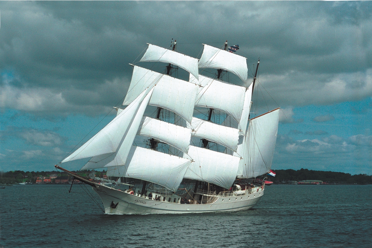 船籍:荷兰. loa: 56.7m. 帆型: 三桅帆船(barque 3). 建造:1926年.