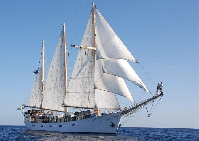 船籍:瑞典. loa: 55m. 帆型: 三桅支索纵帆船(staysail schooner 3).