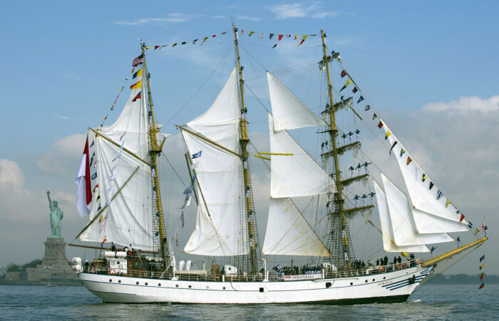 loa: 55.3m. 帆型: 前桅横帆三桅船(barquentine 3). 建造: 1953.