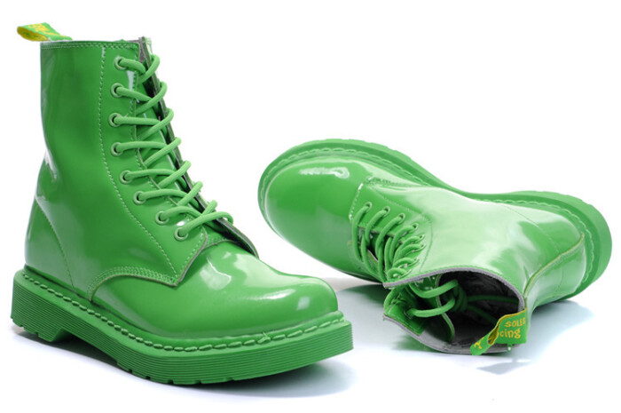 绿色马丁靴
