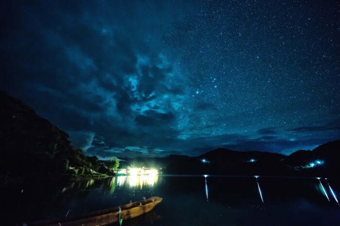 泸沽湖夜景星空