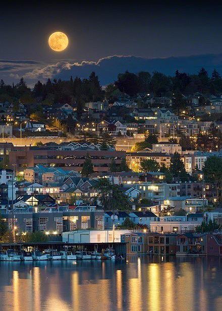 西雅图的超级月亮,和这座城市一样,美到让人窒息,!酷旅图 http://www.