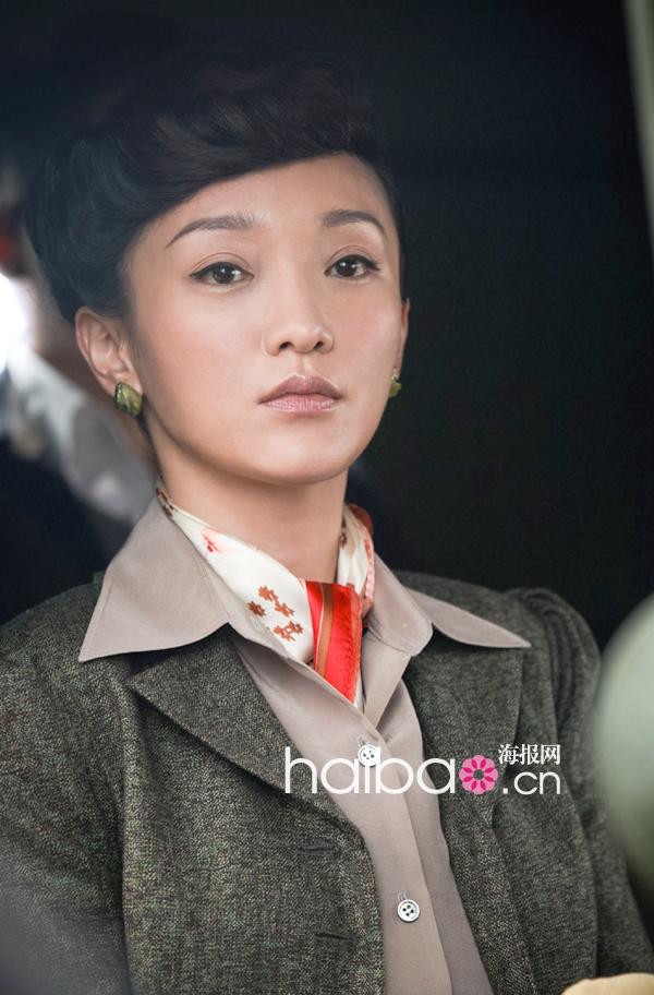 【周迅】穿旗袍披软呢长外套,再次化身40年代女郎的周迅真是太迷人!