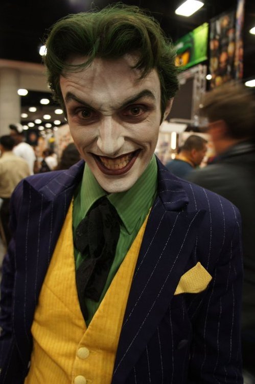 人家褶子多多其实都是画上去的~~joker的巨大微笑!