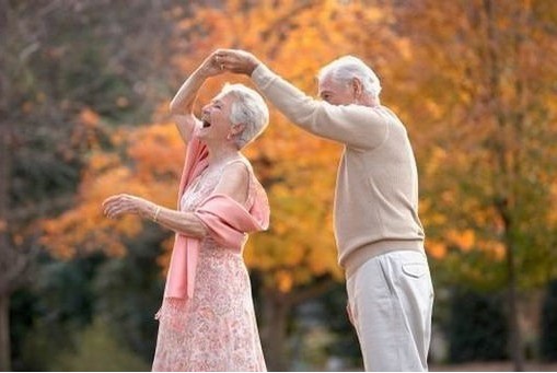 最浪漫的事,就是和你一起慢慢变老.相爱到老.