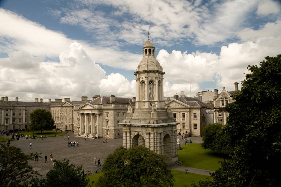 trinity college dublin 都柏林圣三一学院位于爱尔兰首都都柏林,是