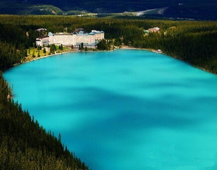 位于加拿大著名湖泊~像颗蓝宝石
