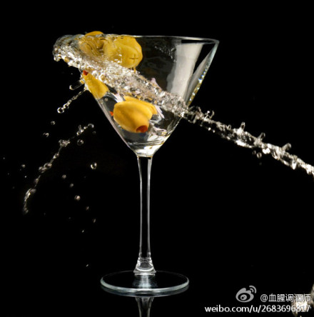 【干马天尼dry martini】传统的标准鸡尾酒~酒度高,餐前饮品,有开胃