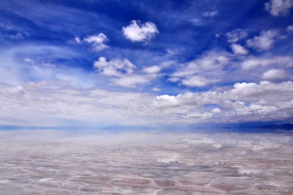 离天空最近的地方,宛如天堂,一望无际 这是玻利维亚西南部的乌