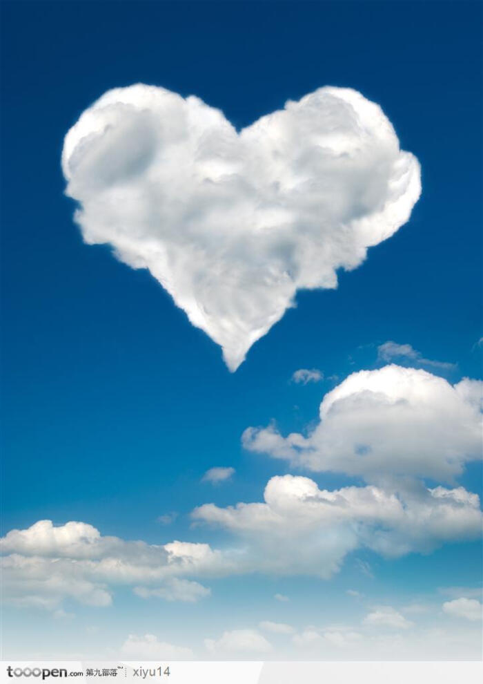 浪漫情人节-天空中的心形白云生活百科图片素材