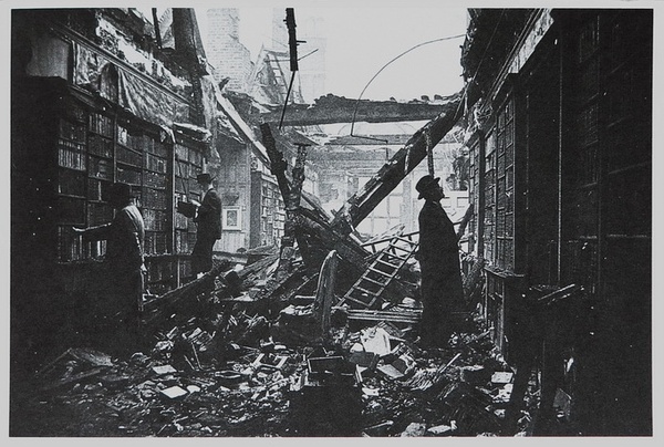 1940年10月22日,位于伦敦肯辛郡的"荷兰屋…-堆糖