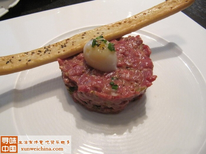 生牛肉# :一,吃生牛肉源自游牧民族"鞑靼" 生牛肉在餐牌上名为tartare