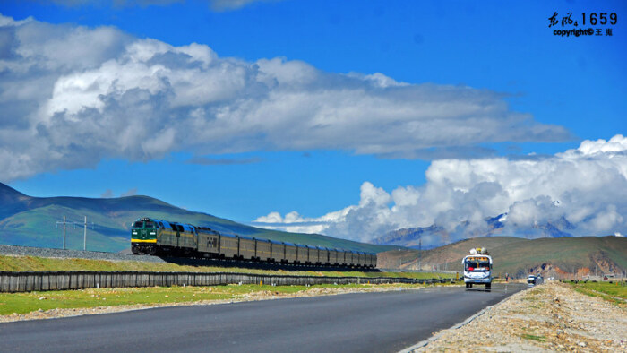 青藏铁路与青藏公路并行