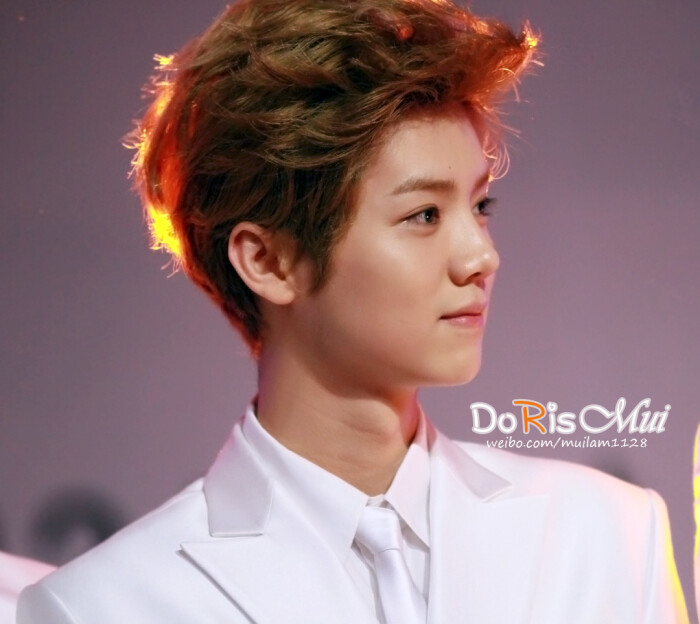 鹿晗 白衣翩翩 干净帅气 2012MAMA颁奖典礼