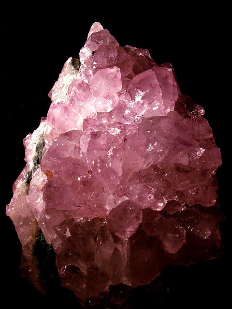 粉水晶,颜色以粉红为佳