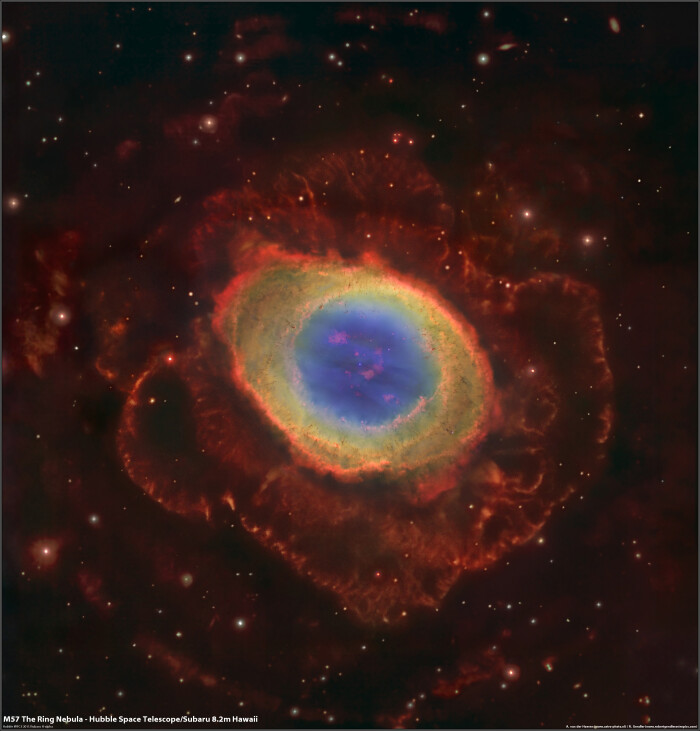 望远镜(hst)和日本昴星望远镜(subaru)拍摄的环状星云m57叠加在了一起