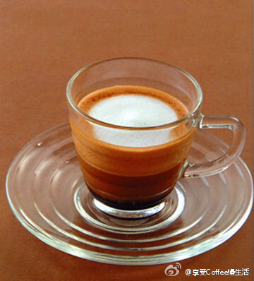 【意式玛奇朵咖啡espresso macchiato】材料:浓缩咖啡1盎司,冰鲜奶