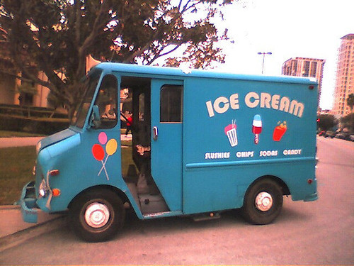 卖冰淇淋的小车.
